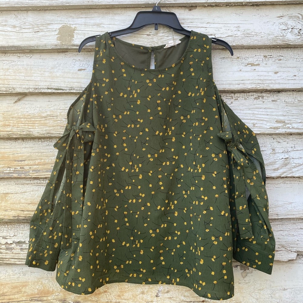 Entro floral cold shoulder blouse w/ bow sleeves